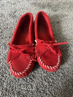 Minnetonka - Kitty Red Suede With White Stitching Hard soles Moccasin Flats 8.5